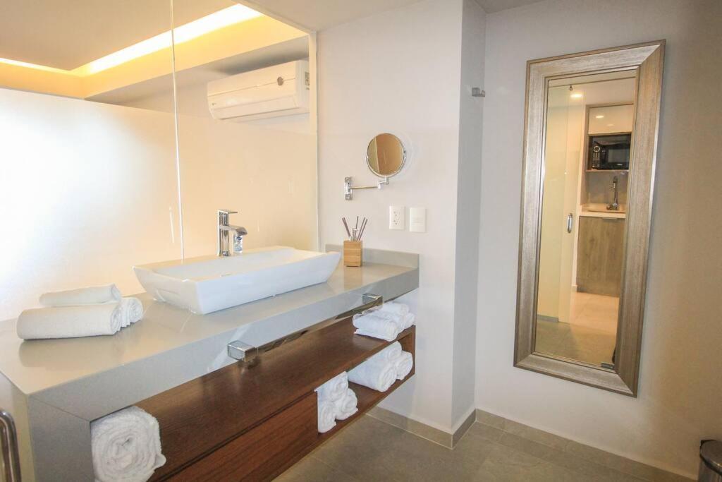 Harbor 7010 By Moikkarentals Beachfront 600Mb Wifi Puerto Vallarta Exterior foto